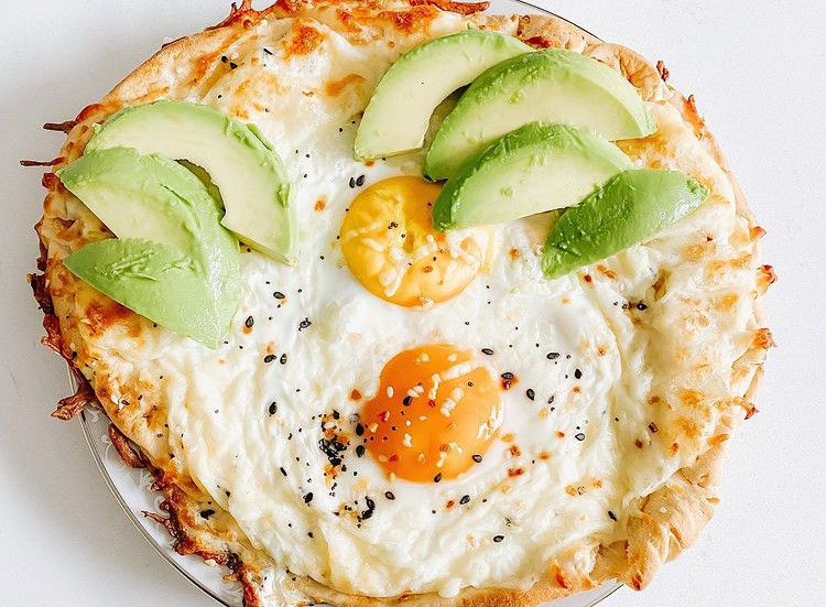 naan breakfast pizza