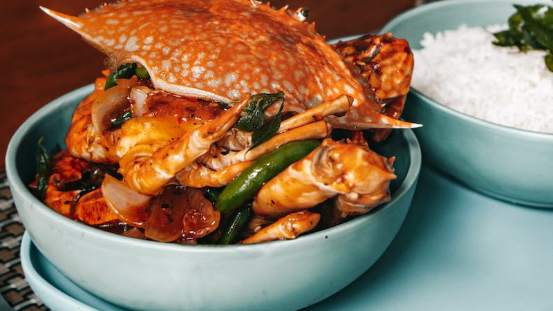 How to Eat Crab Legs: The Art of Savoring Each Bite