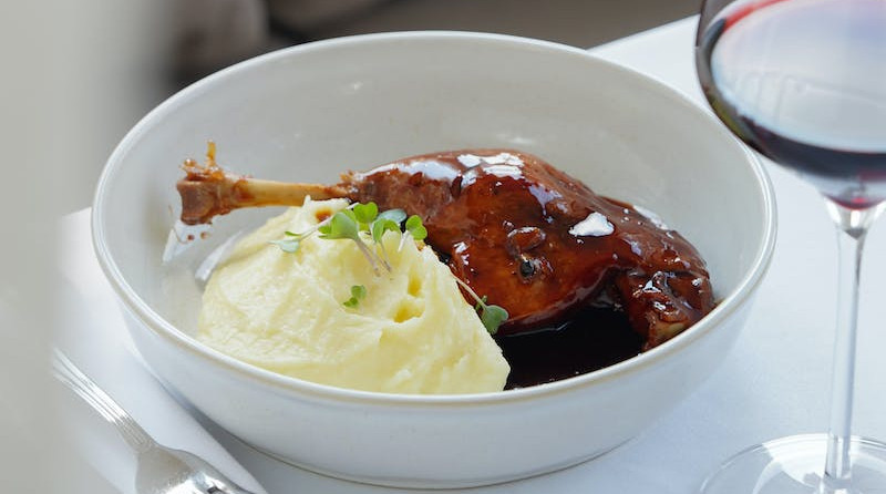 what to eat with mashed potatoes
